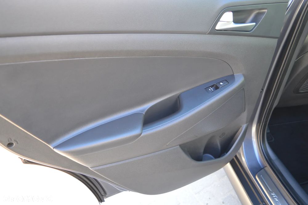 Hyundai Tucson 1.7 CRDI BlueDrive GO 2WD - 16