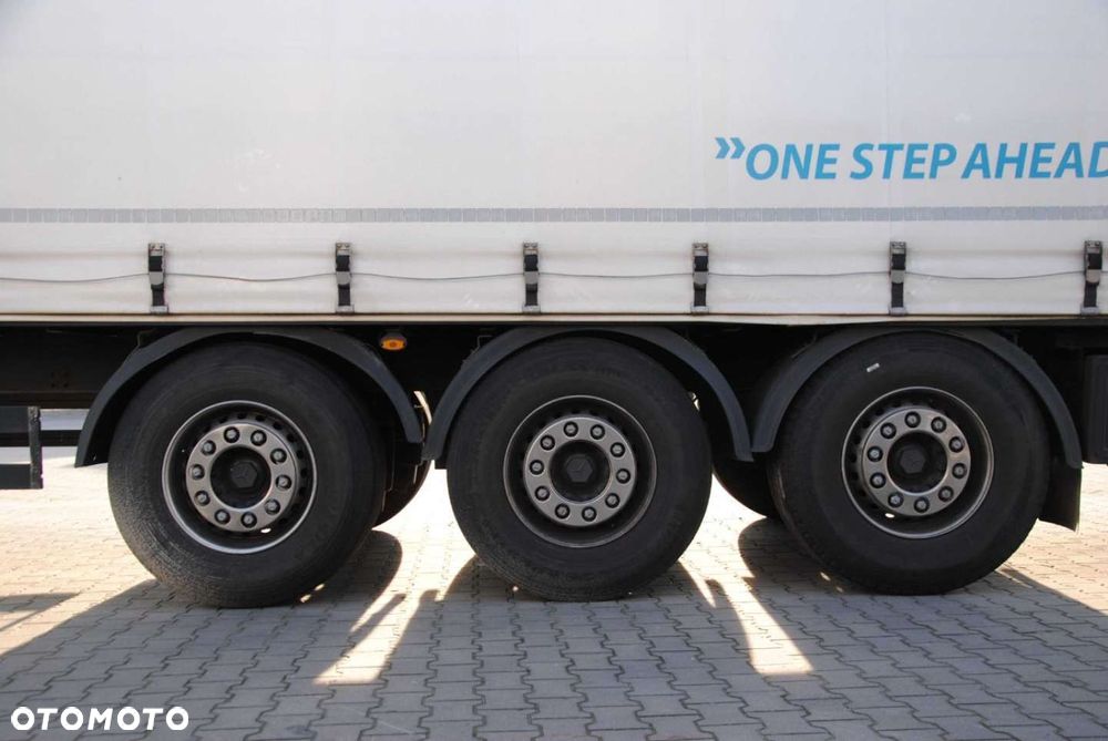 Schwarzmuller SPA, Podnoszona oś - 12