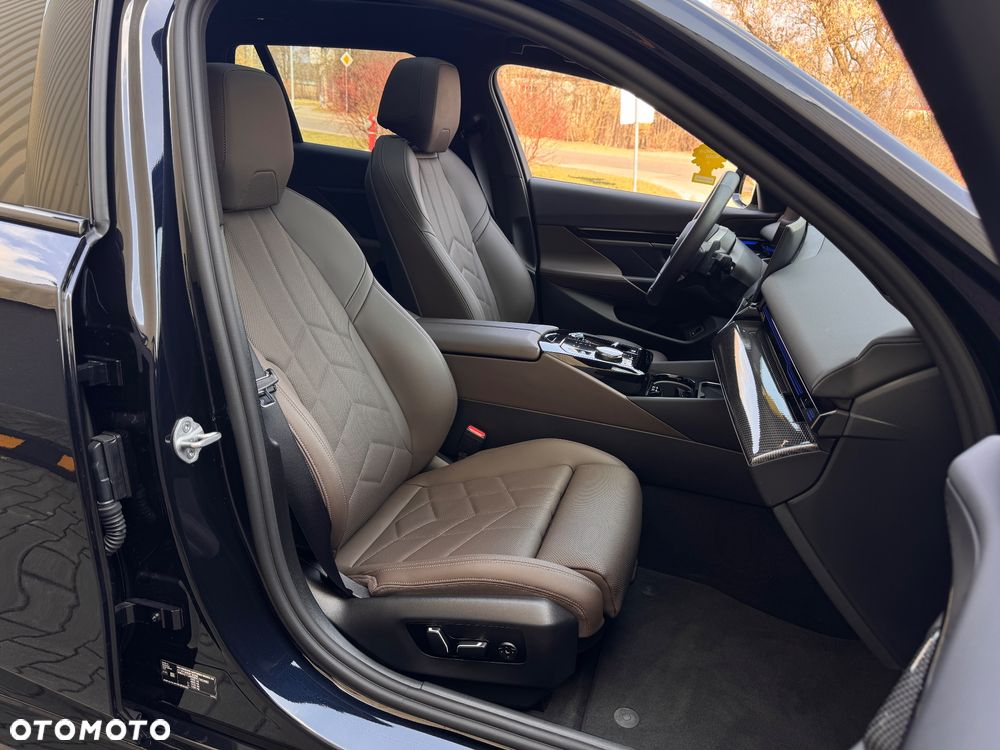 BMW Seria 5 520d xDrive - 14