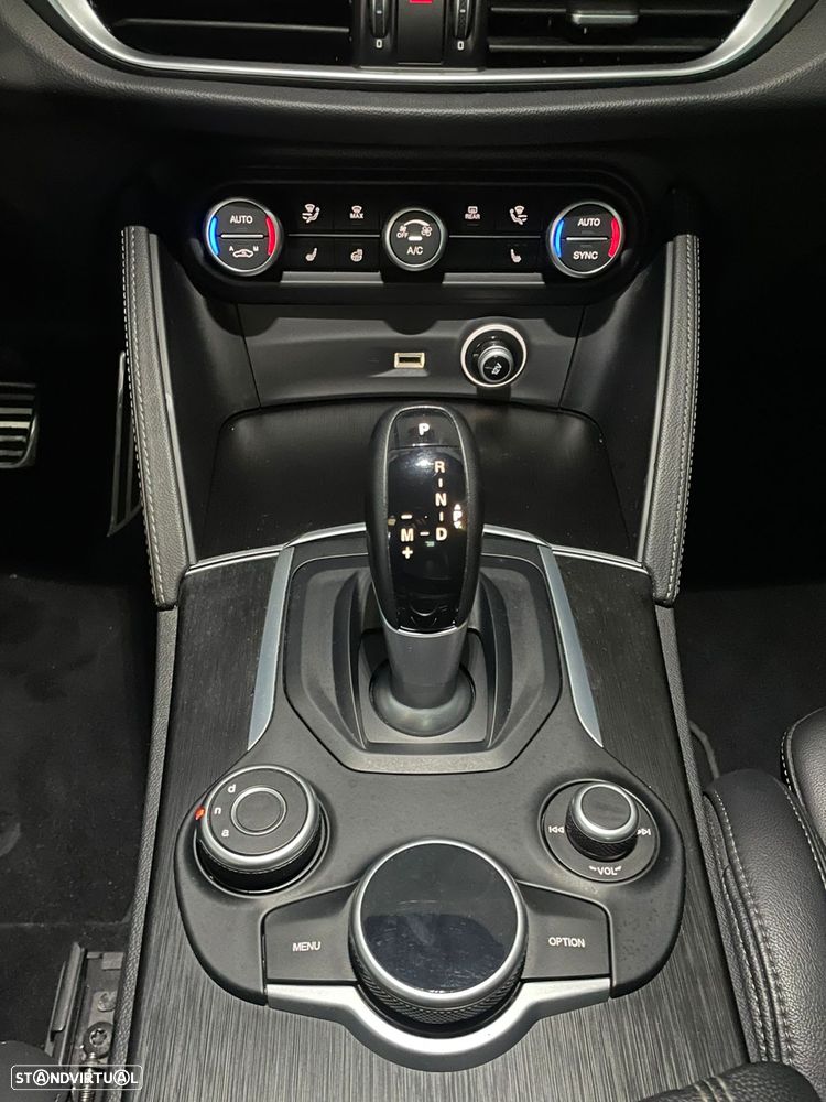 Alfa Romeo Stelvio 2.2 D TI Q4 AT8 - 8