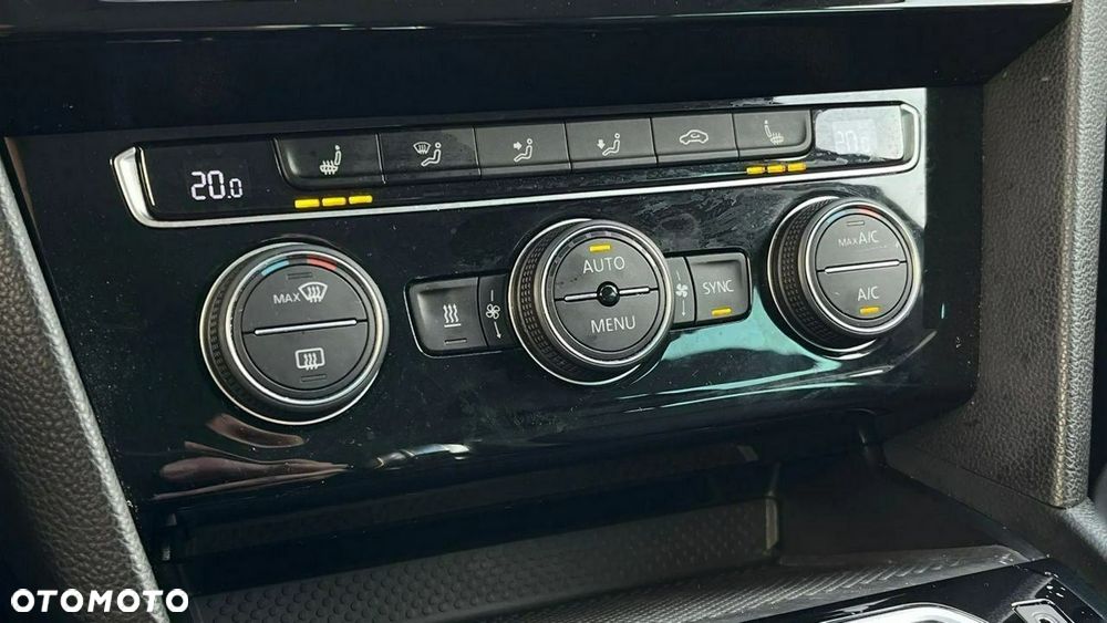 Volkswagen Passat - 21