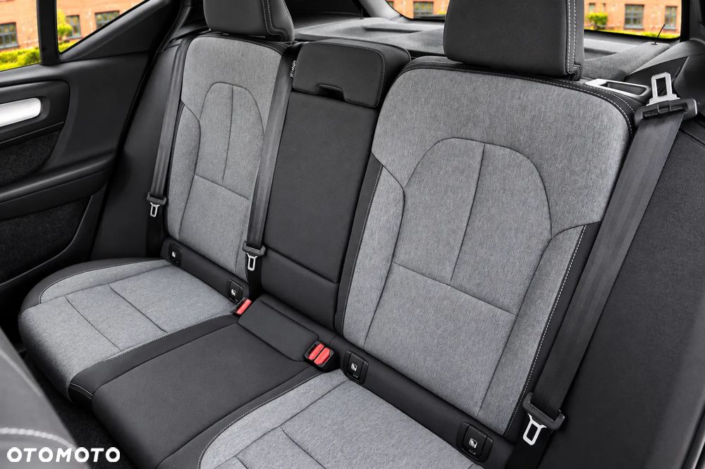 Volvo XC 40 T3 Momentum Pro - 32