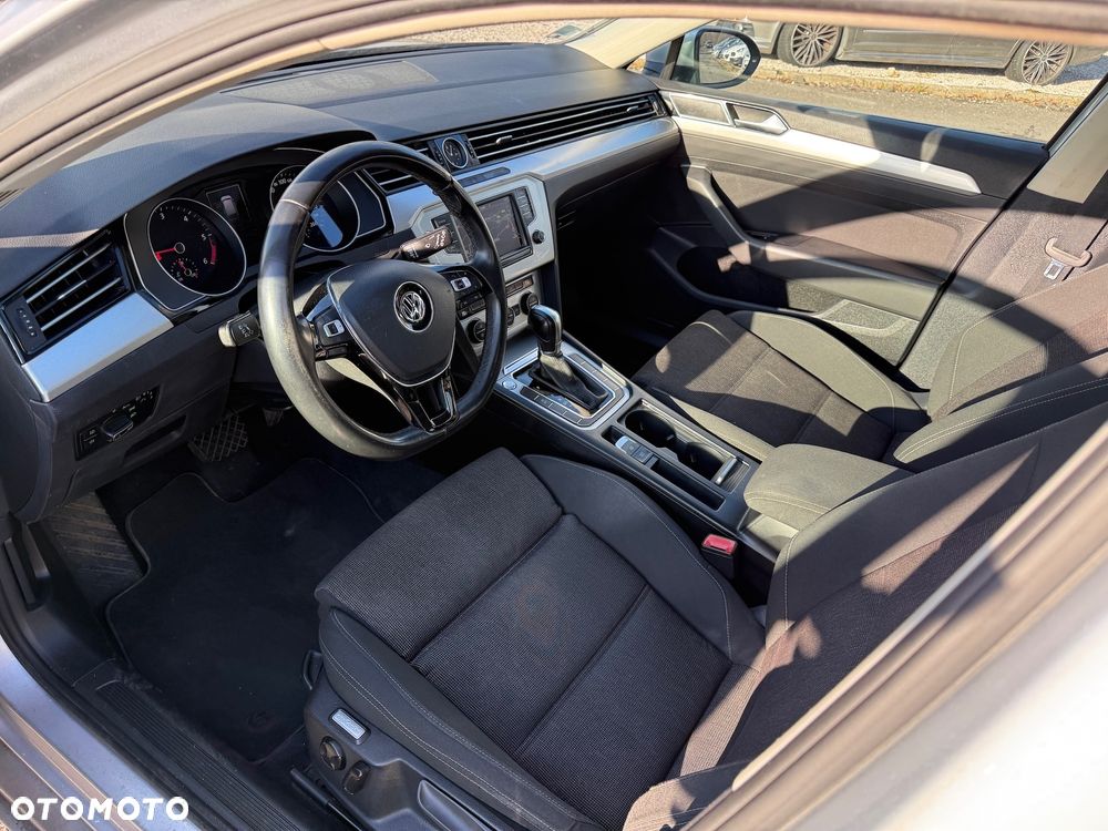 Volkswagen Passat ver-variant-1-6-tdi-scr-dsg-comfortline - 13