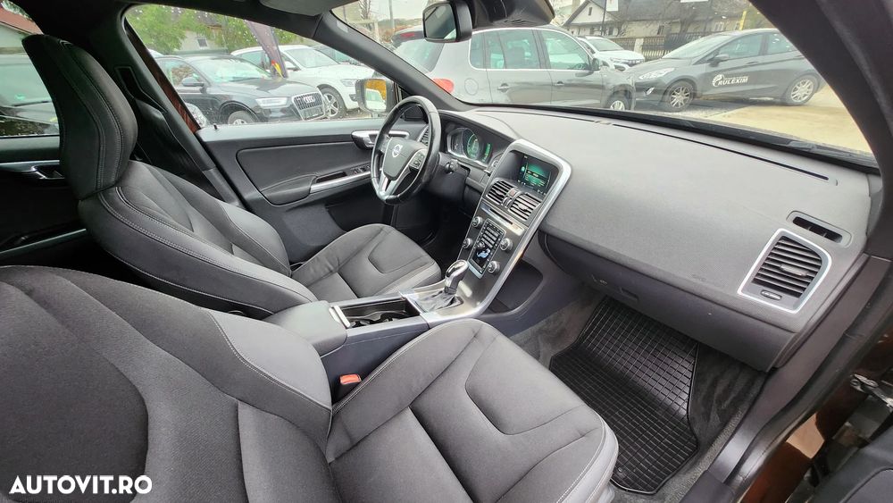 Volvo XC 60 D5 AWD Geartronic Momentum - 27