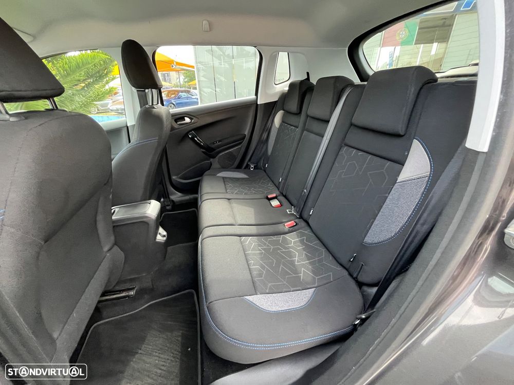 Peugeot 2008 1.5 BlueHDi Signature - 50