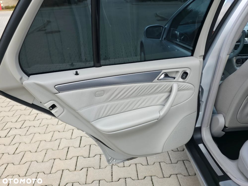 Mercedes-Benz Klasa C 350 7G-TRONIC Avantgarde - 23