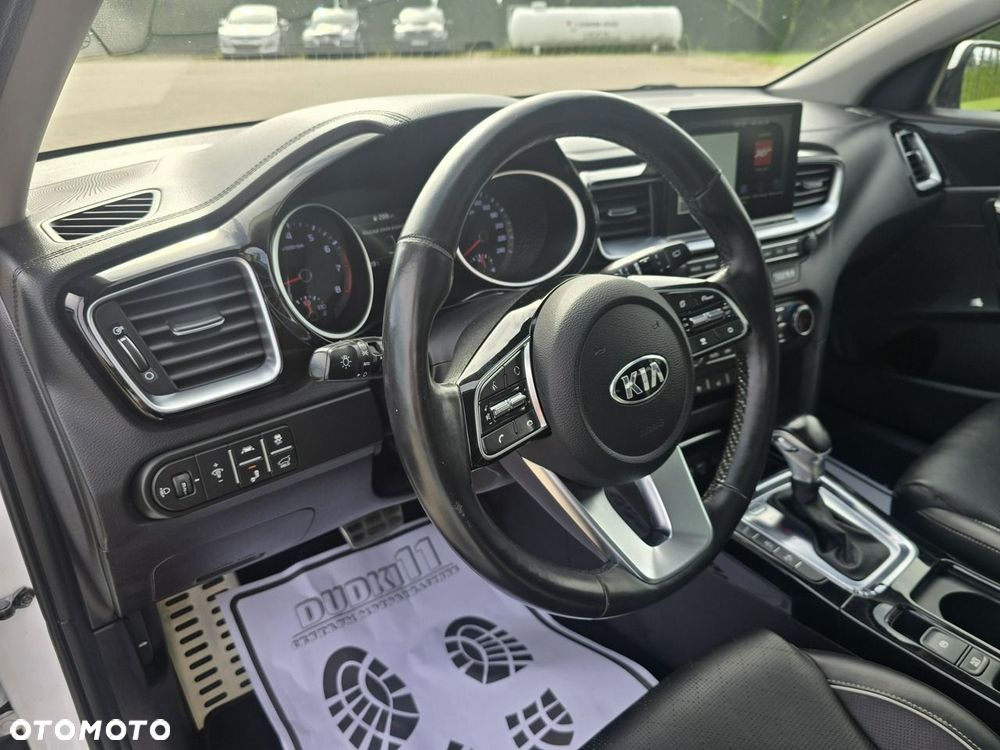 Kia Ceed - 16