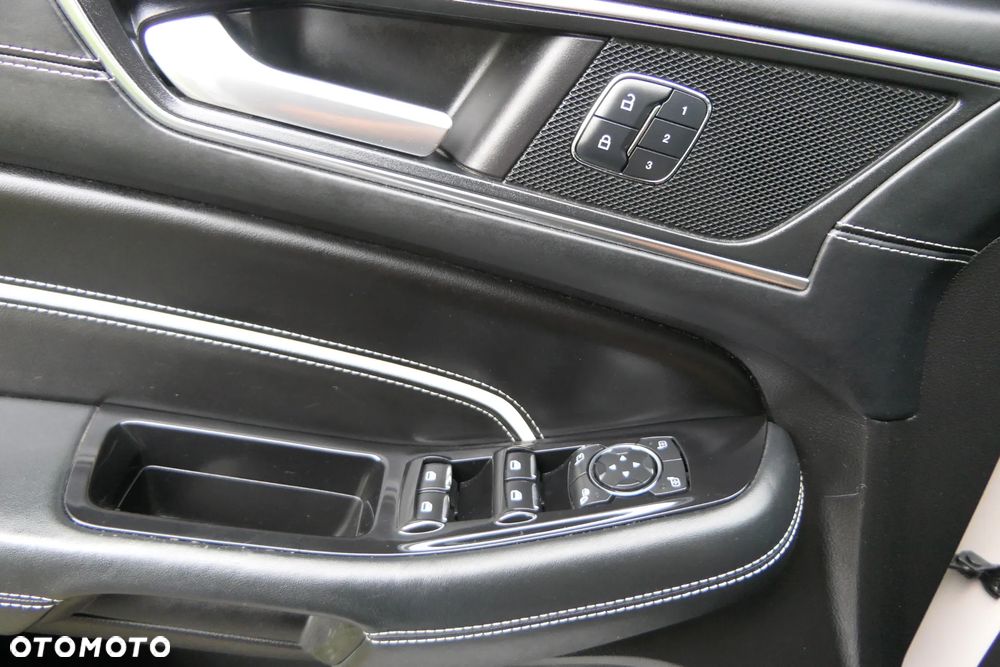Ford S-Max - 32