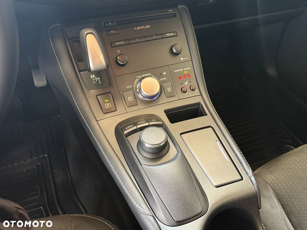 Lexus CT - 23