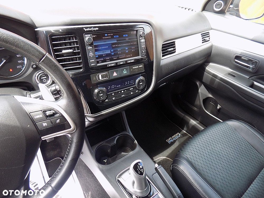 Mitsubishi Outlander 2.0 4WD Top - 11