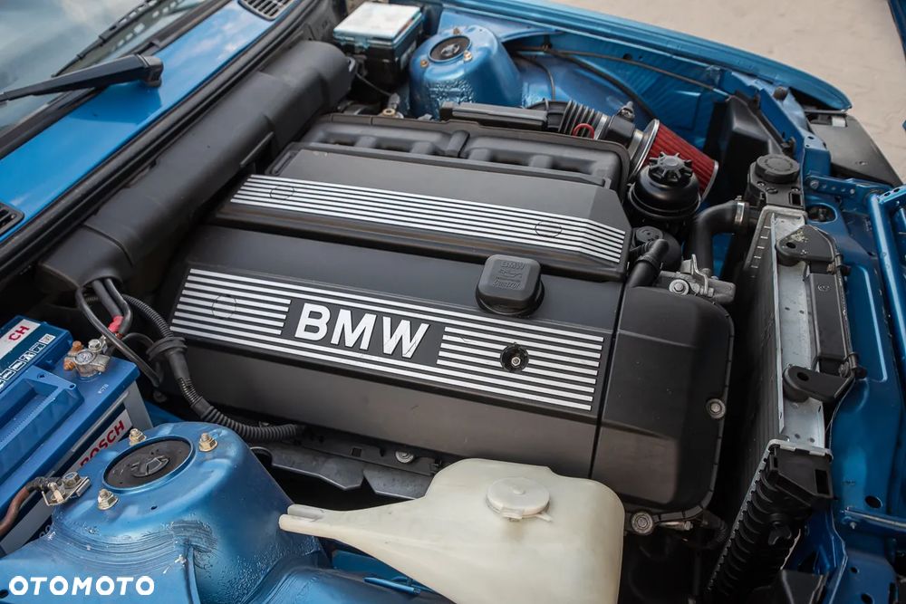 BMW Seria 3 325i - 25