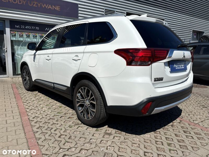 Mitsubishi Outlander 2.0 Instyle + 4WD CVT - 23