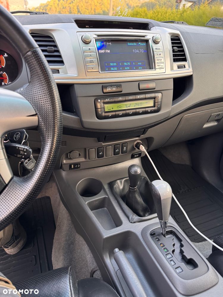 Toyota Hilux 3.0 D-4D Invincible - 8