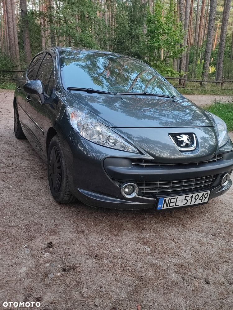 Peugeot 207 - 1