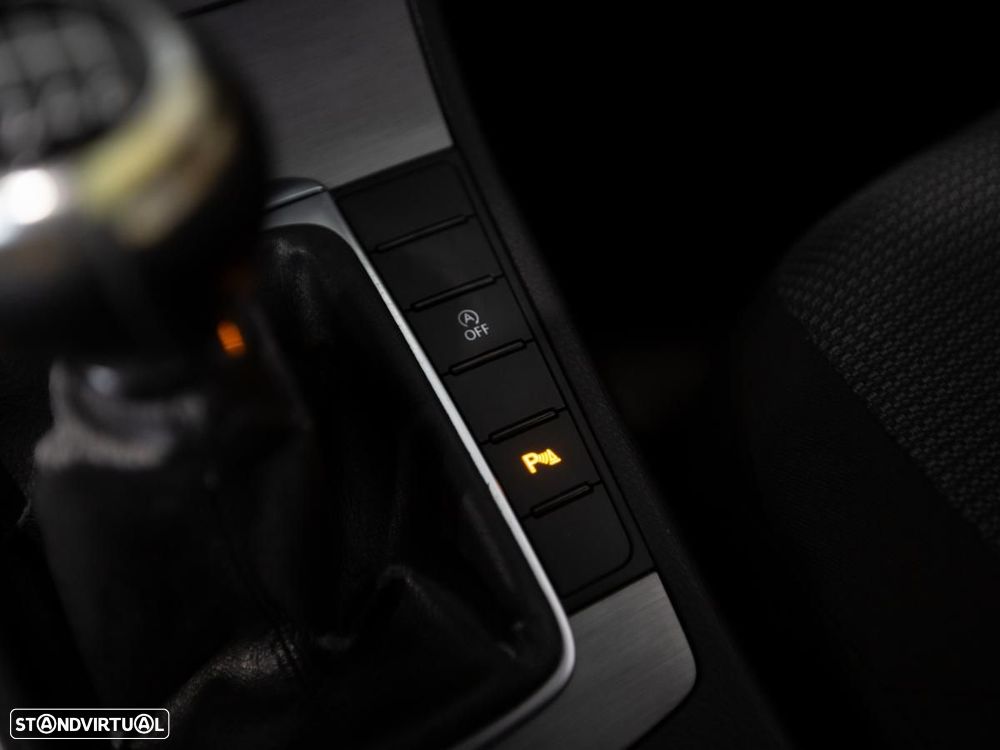 VW Passat Variant - 17