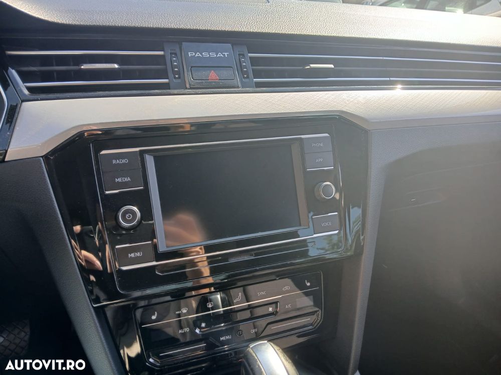 Volkswagen Passat 1.5 TSI ACT DSG Comfortline - 12