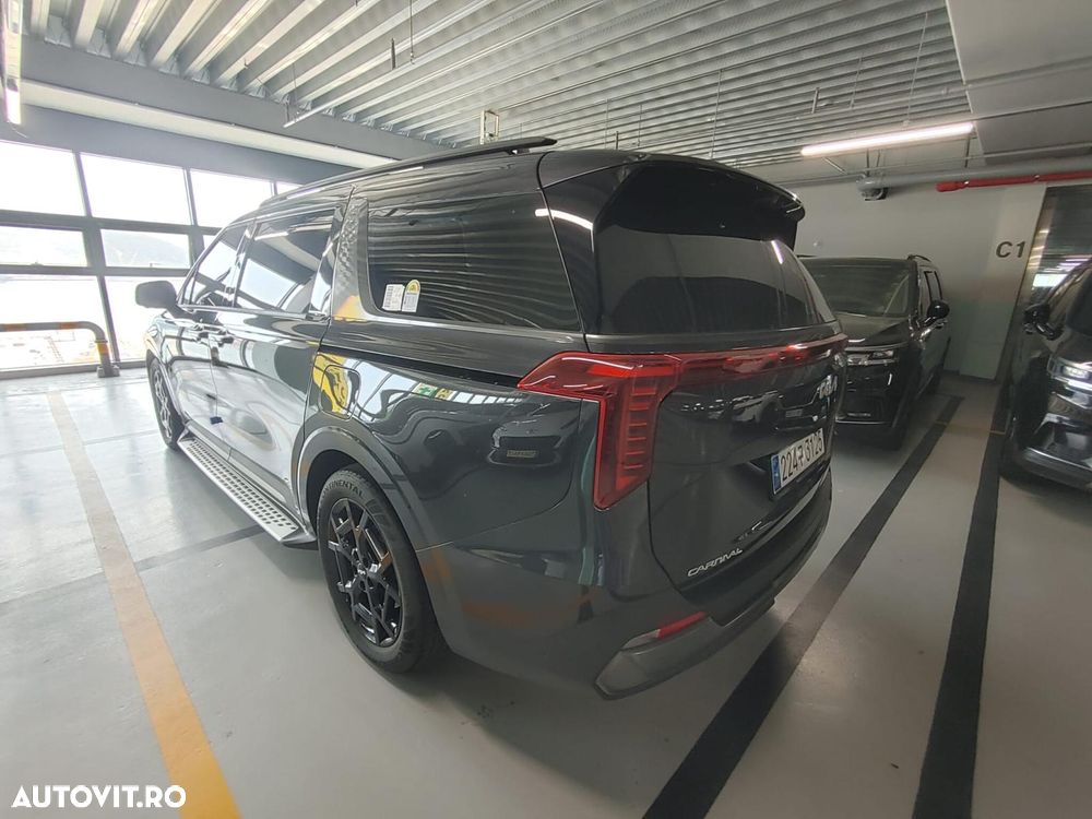 Kia Carnival - 11