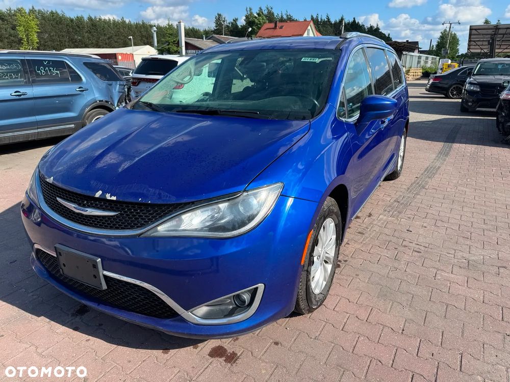 Chrysler Pacifica - 1