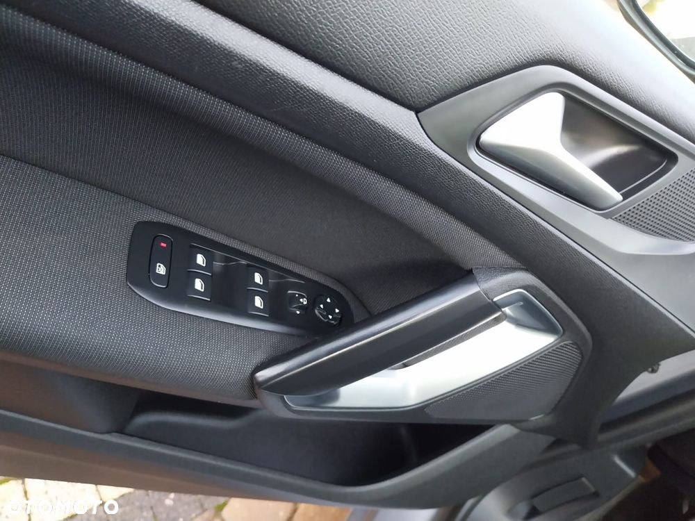 Peugeot 308 - 25