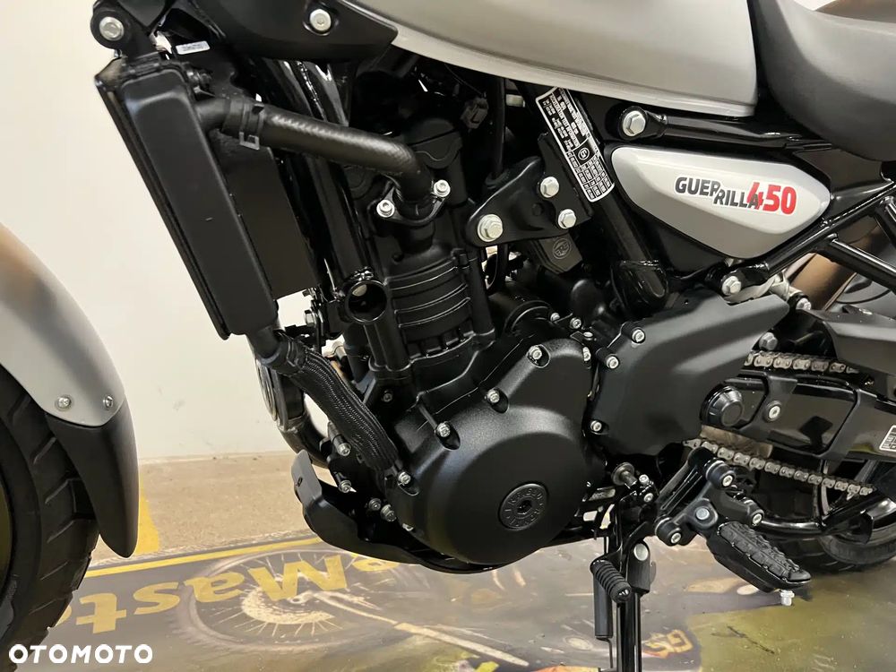 Royal Enfield Guerrilla - 28