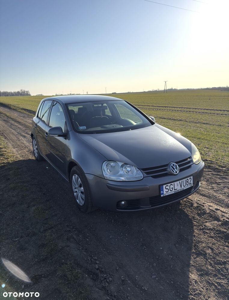 Volkswagen Golf 1.6 FSI Trendline - 4