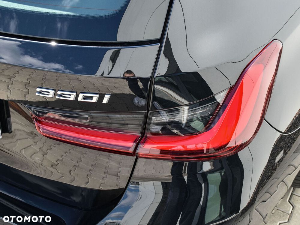 BMW Seria 3 330i xDrive M Sport - 14