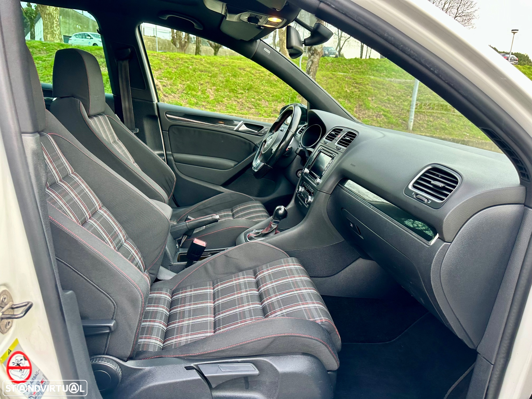 VW Golf 2.0 GTI DSG - 35