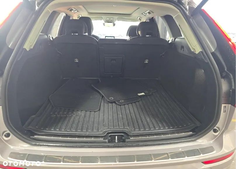 Volvo XC 60 B5 B AWD Plus Bright - 9