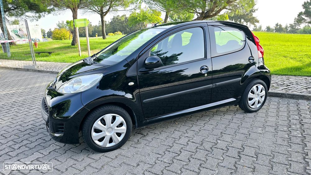 Peugeot 107 1.0 Urban - 25