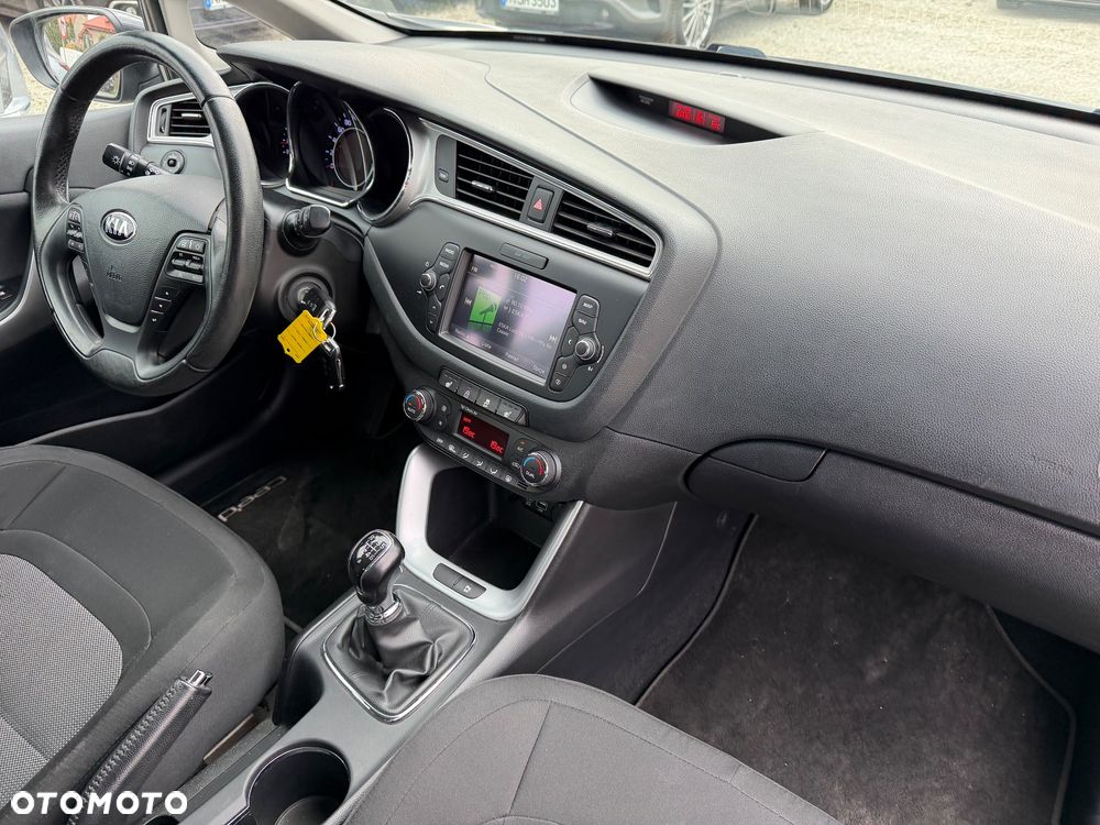 Kia Ceed 1.6 CRDi 136 ISG Dream-Team Edition - 40