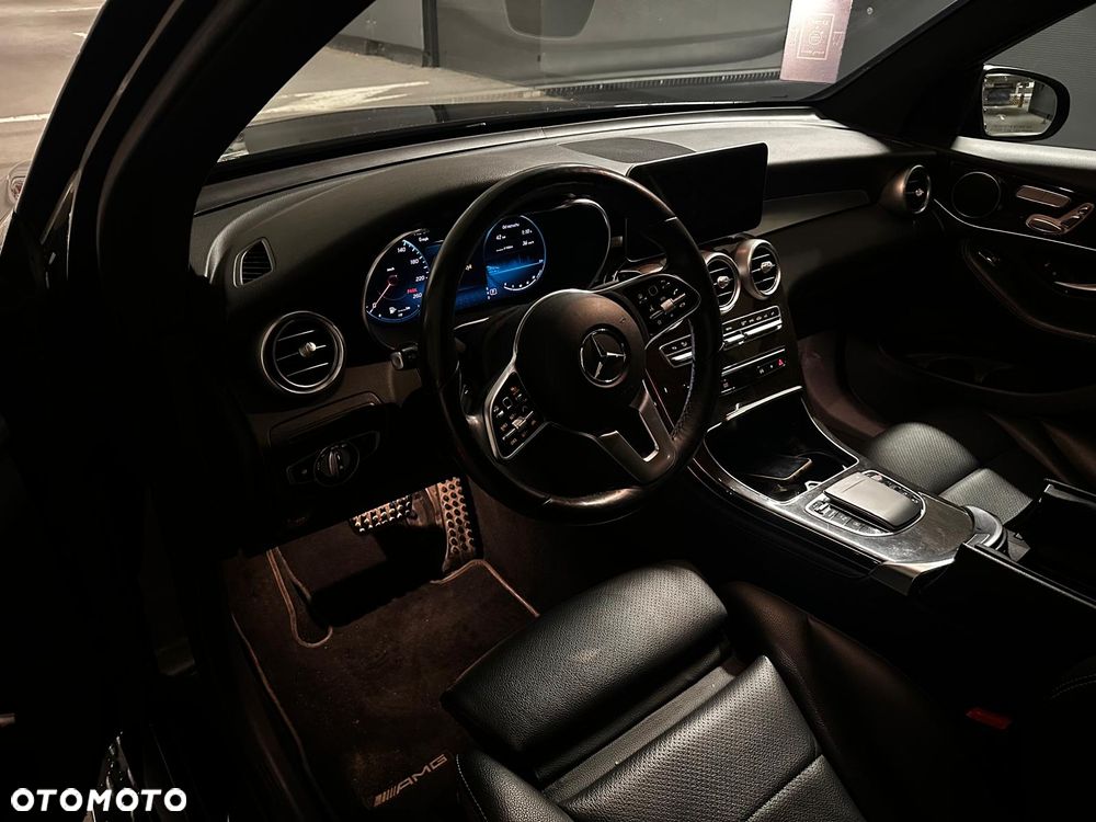Mercedes-Benz GLC 300 4Matic 9G-TRONIC AMG Line Plus - 23
