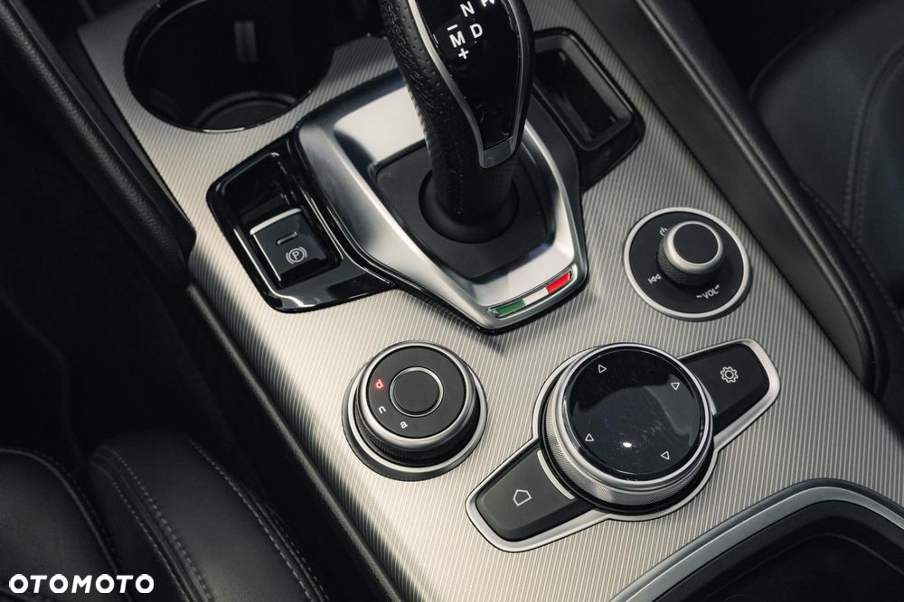 Alfa Romeo Giulia 2.0 Turbo Veloce Q4 - 25