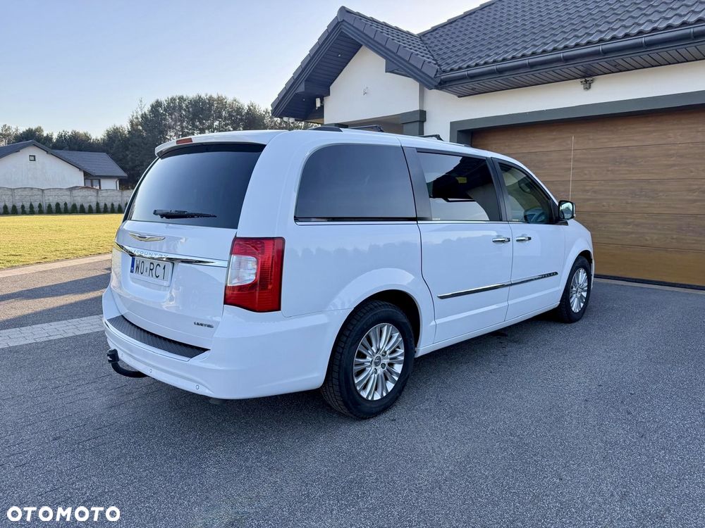 Chrysler Town & Country 3.6 Limited - 13