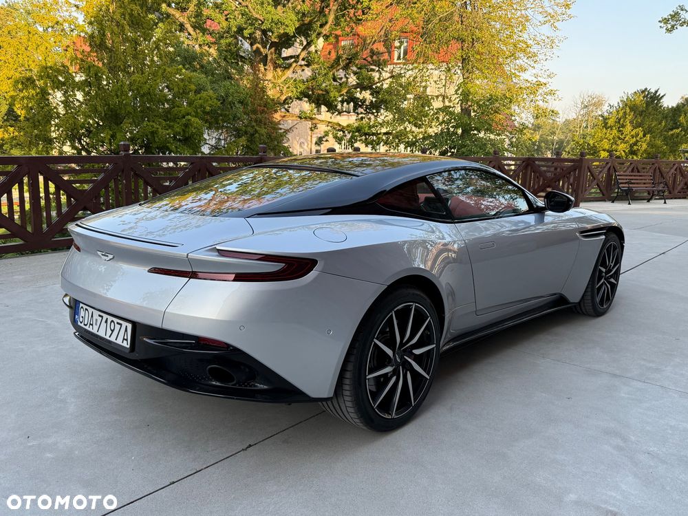 Aston Martin DB11 V12 Coupe - 8