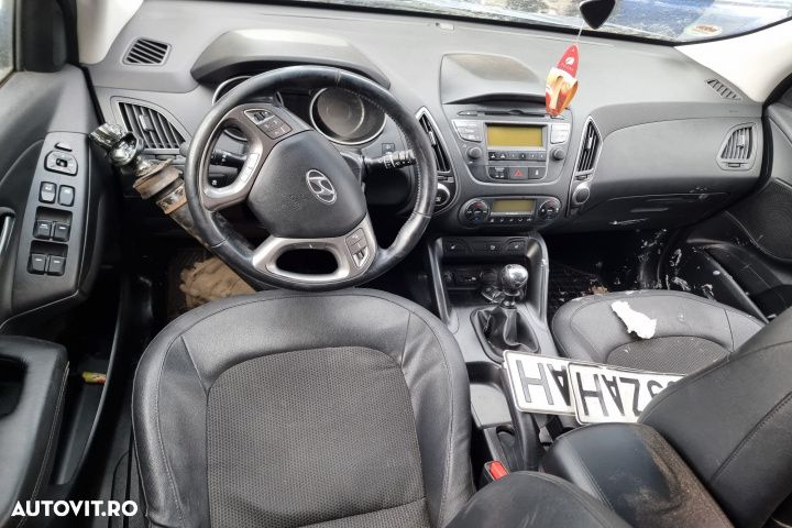 scaune fata spate bancheta scaune interior piele plafoniera spira volan timonerie kit pornire ambreaj volanta  Hyundai IX35 motor 2.0crdi D4HA dezmembrez - 5
