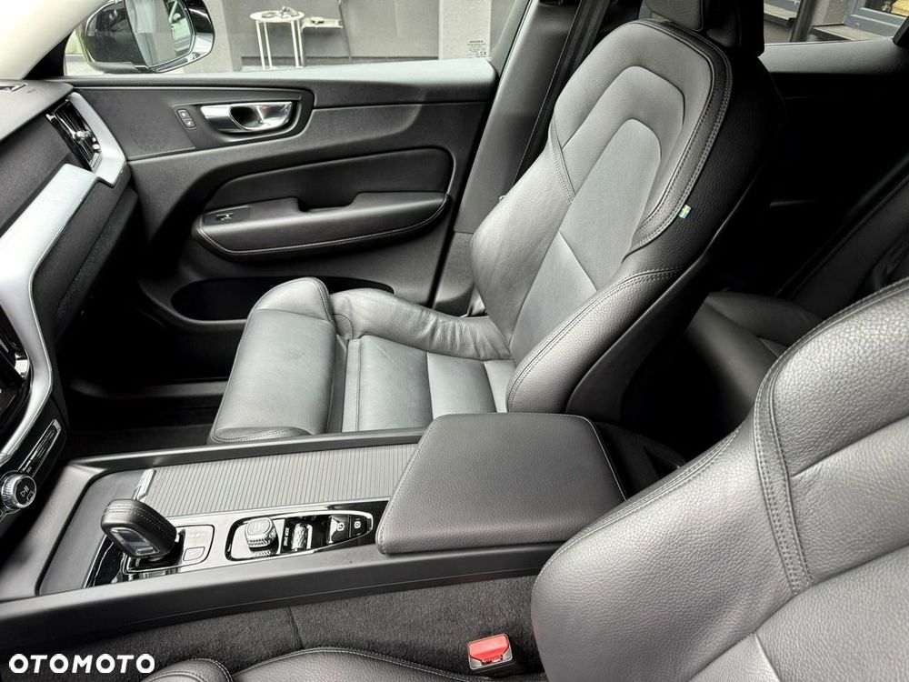 Volvo XC 60 B4 D AWD Geartronic Momentum Pro - 14