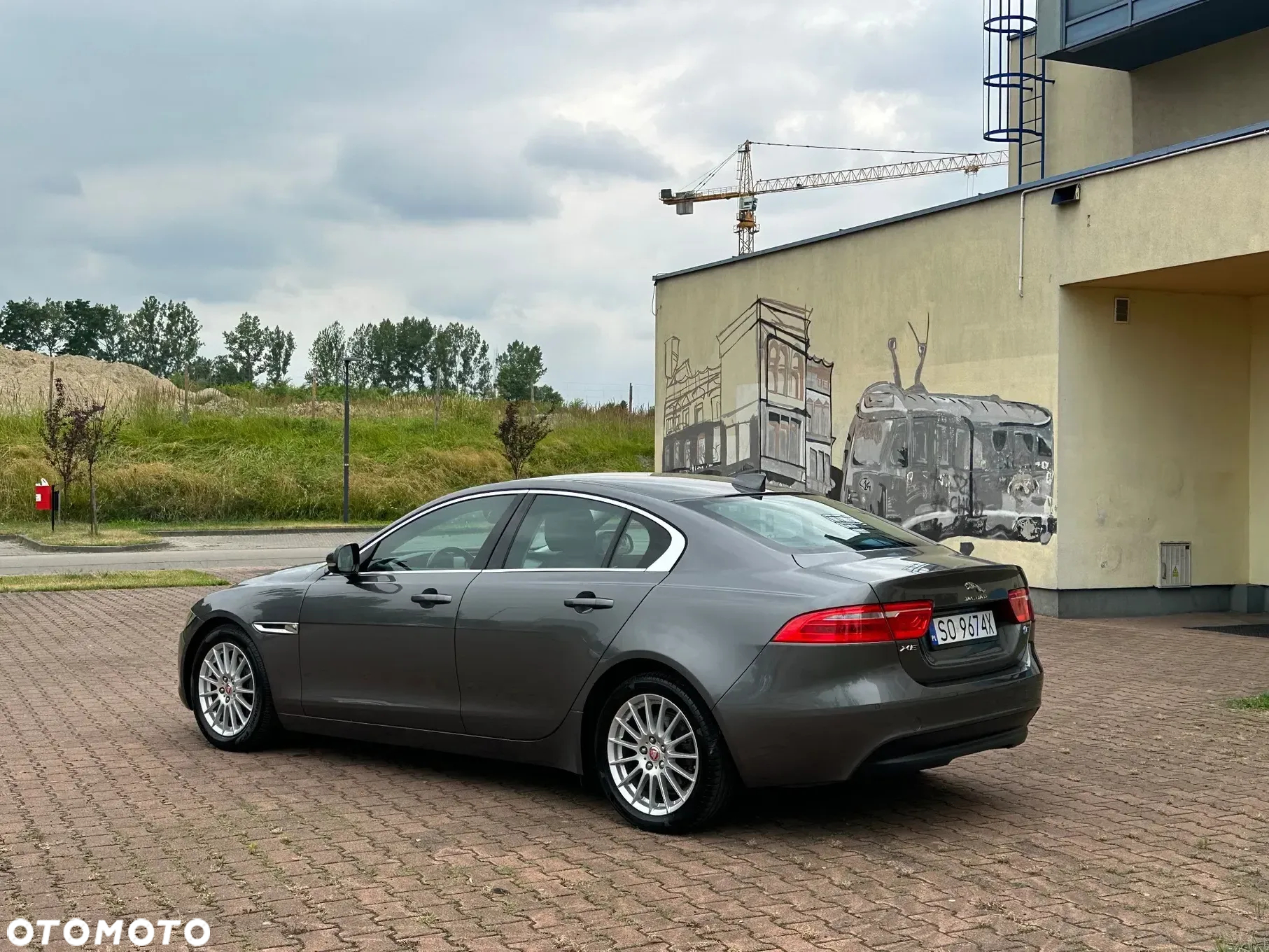 Jaguar XE - 8