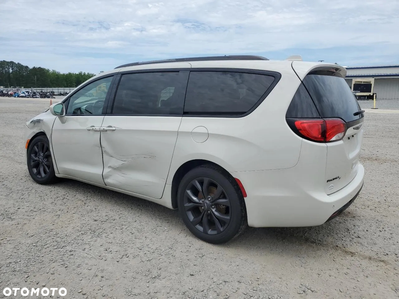 Chrysler Pacifica - 3