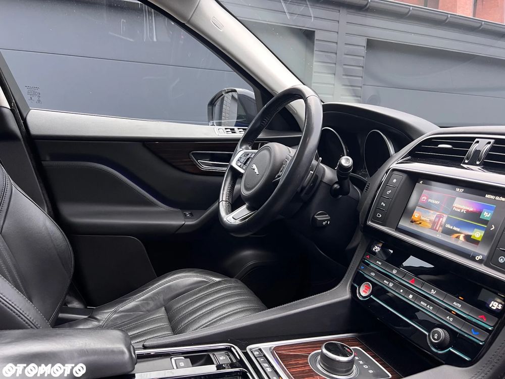 Jaguar F-Pace 25d AWD Portfolio - 10