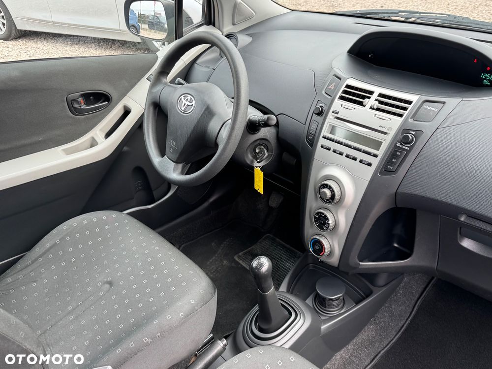 Toyota Yaris - 16