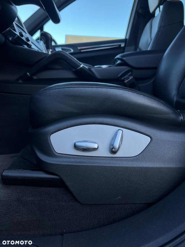 Porsche Cayenne - 25