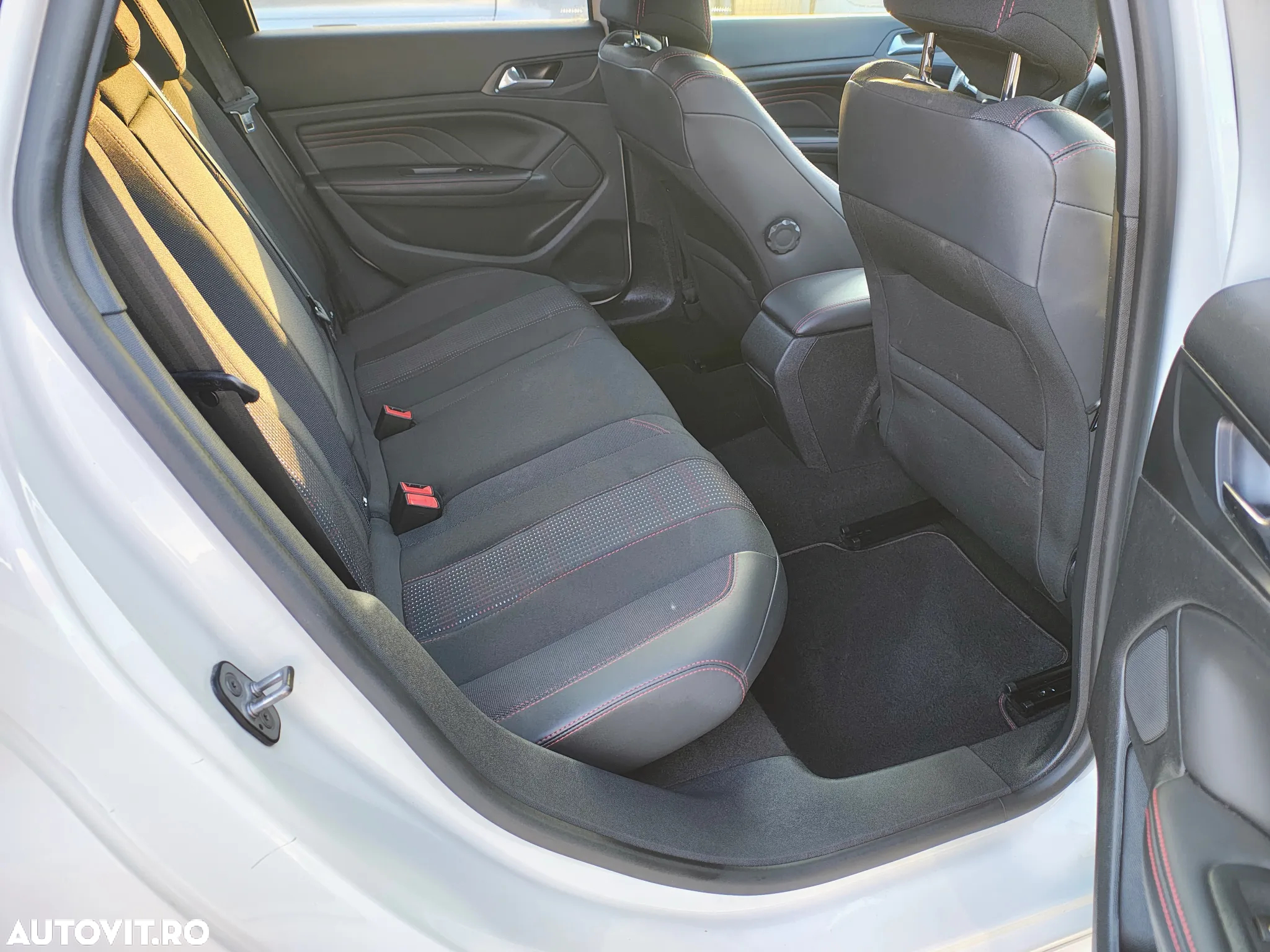 Peugeot 308 PureTech 130 EAT8 GT - 24
