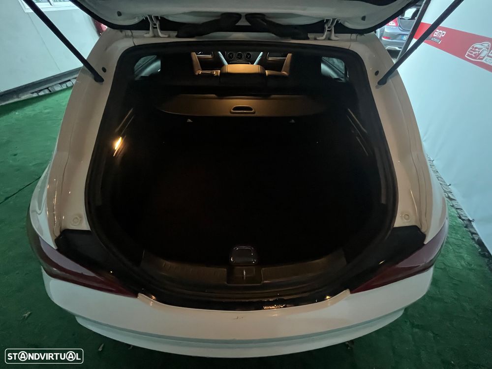 Mercedes-Benz CLA 200 d Shooting Brake AMG Line - 11