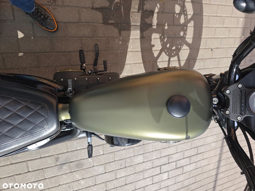 Harley-Davidson Sportster Iron 1200 - 19