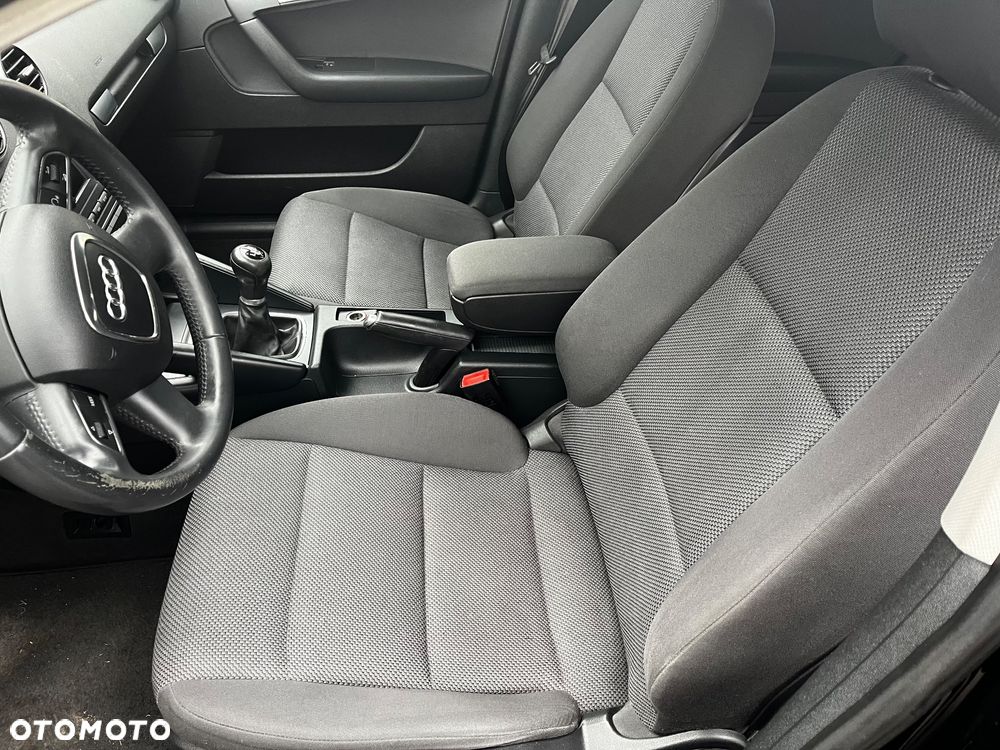 Audi A3 Sportback 1.6 TDI S line Sportpaket - 15