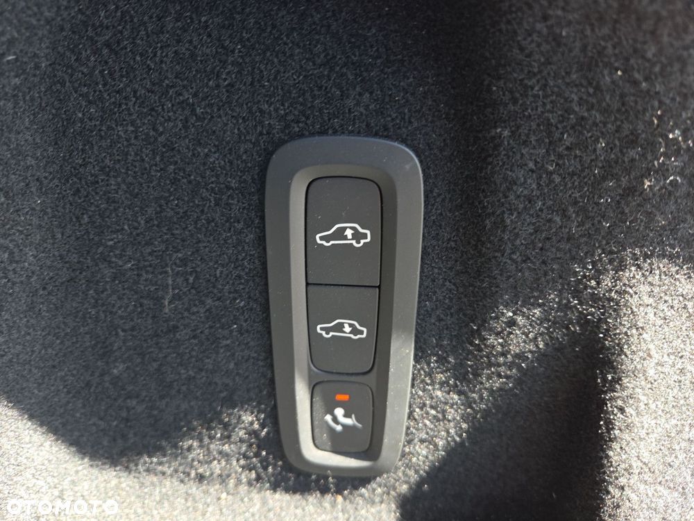 Volvo XC 60 T8 Plug-In Hybrid AWD Ultra Dark - 29