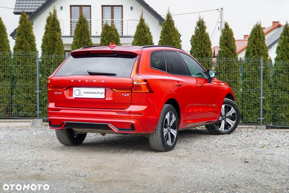Volvo XC 60 T6 Plug-In Hybrid AWD Plus Dark - 4