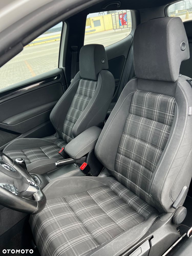 Volkswagen Golf - 10