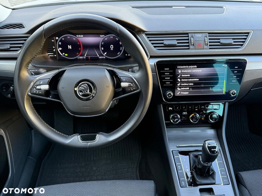 Skoda Superb 2.0 TDI SCR 4x4 Style DSG - 11