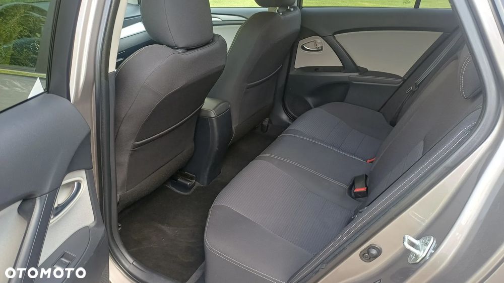 Toyota Avensis 1.8 Premium - 22